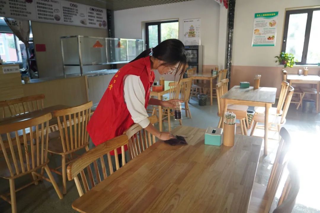 服務(wù)進(jìn)社區(qū) 熱情暖人心——南大園社區(qū)社會實踐